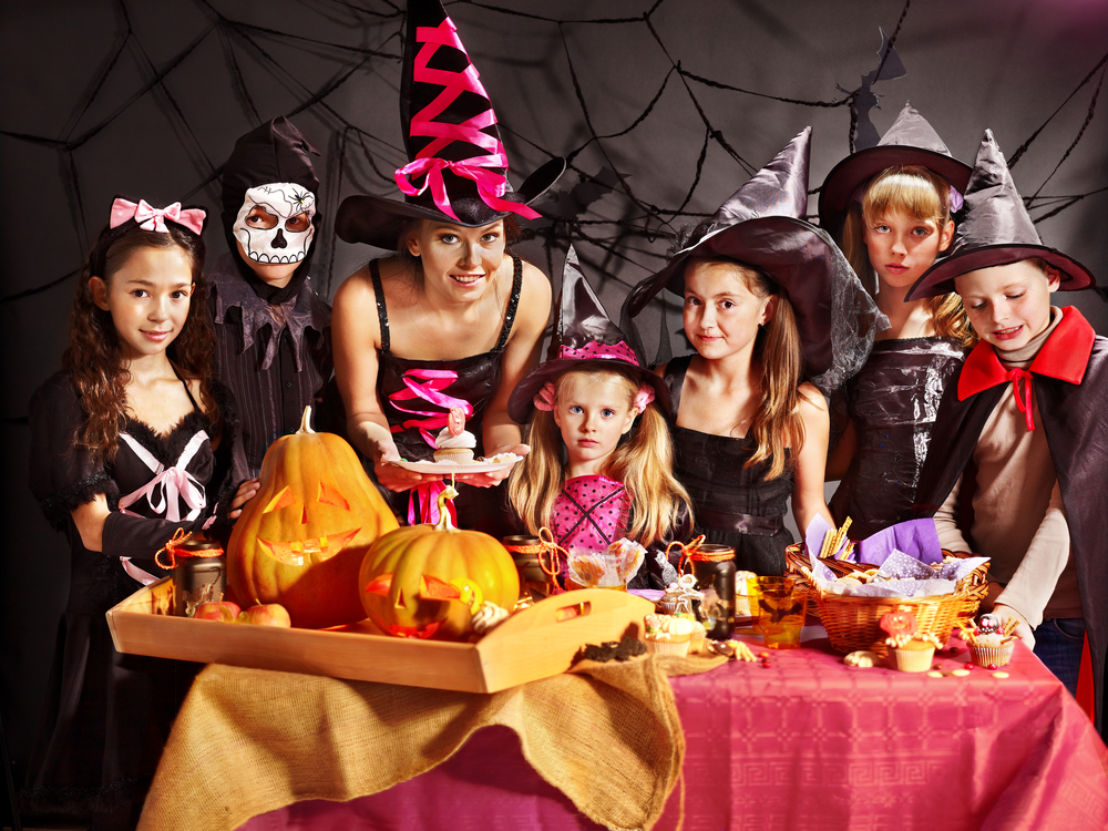 halloween party kids children_114318433